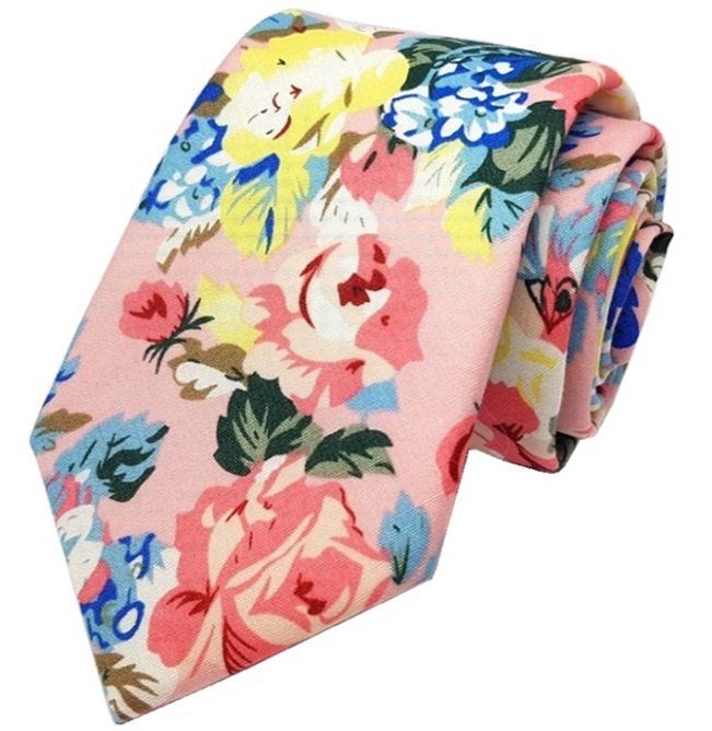 Corbata de Flores grandes multicolor sobre fondo de color 100% Algodón
